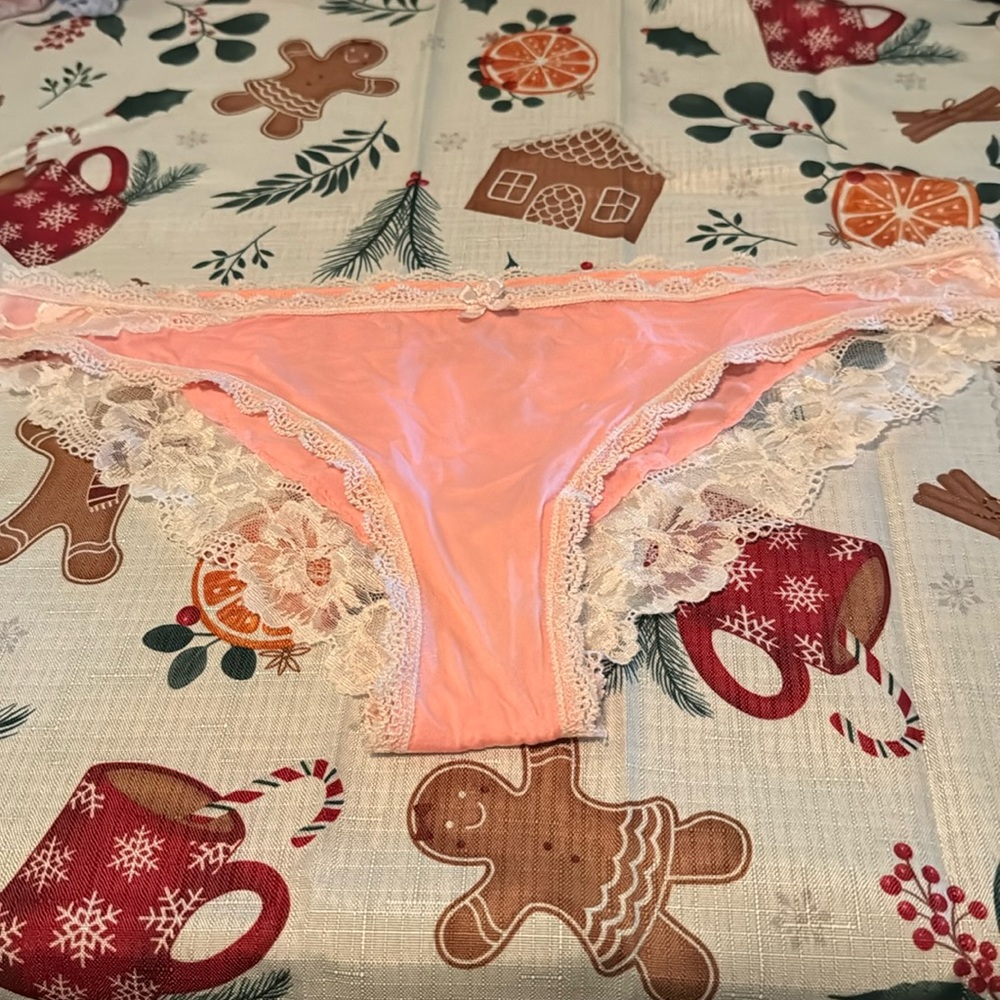 Victoria’s Secret cheekini